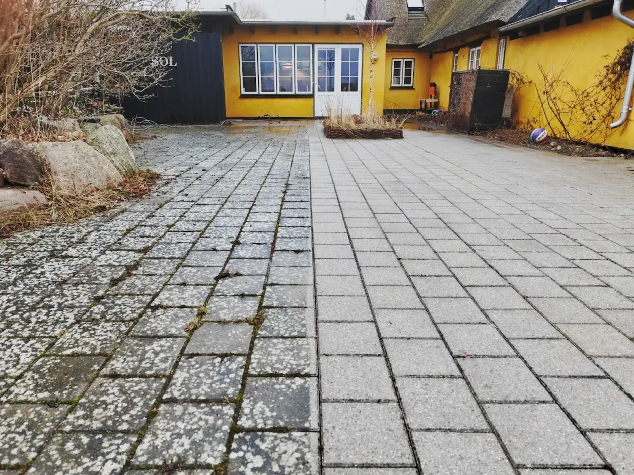 Fliserens af stor indkørsel i Nordsjælland