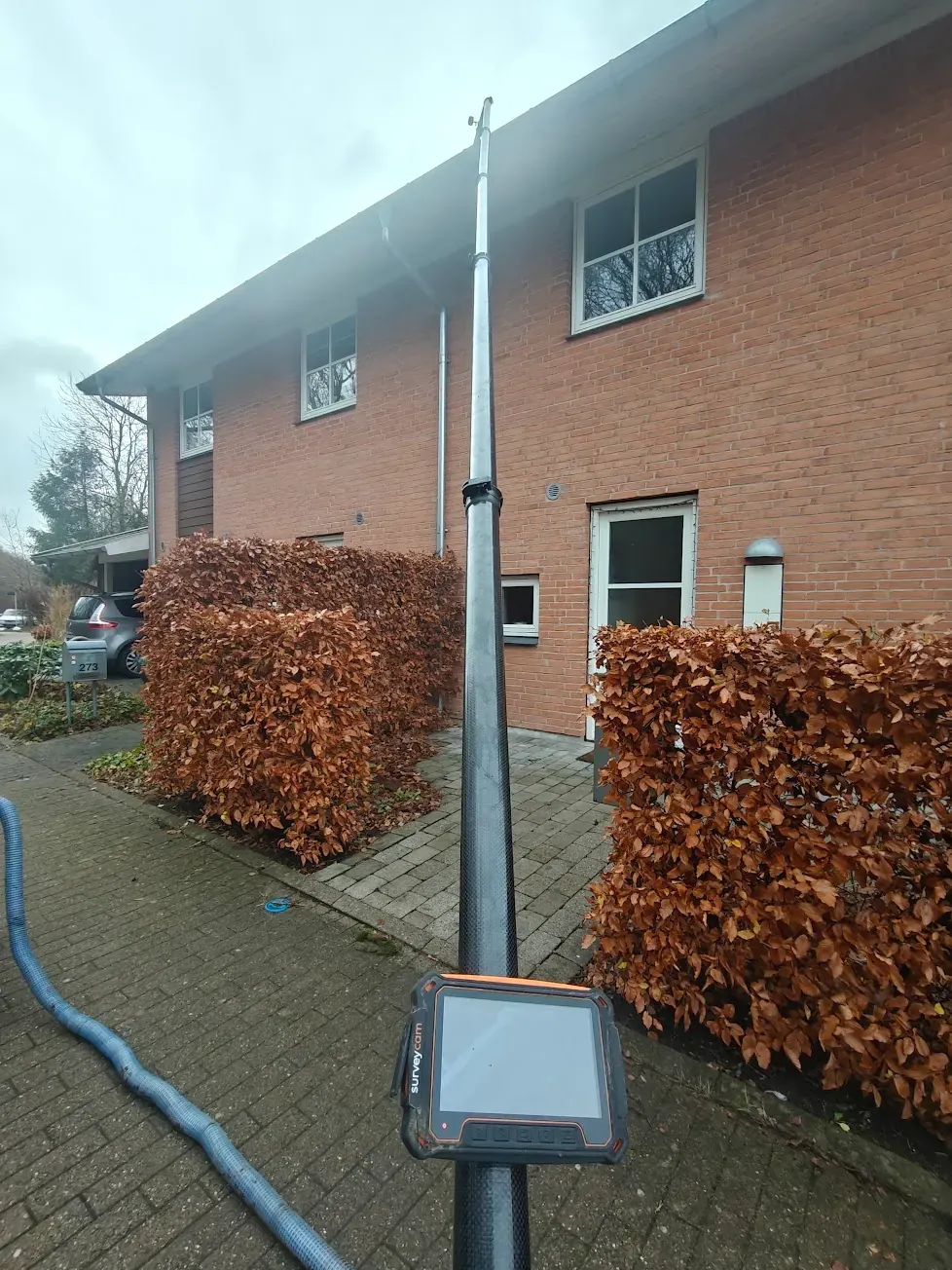 Sugeudstyret til tagrenderens gjort klar ved huset