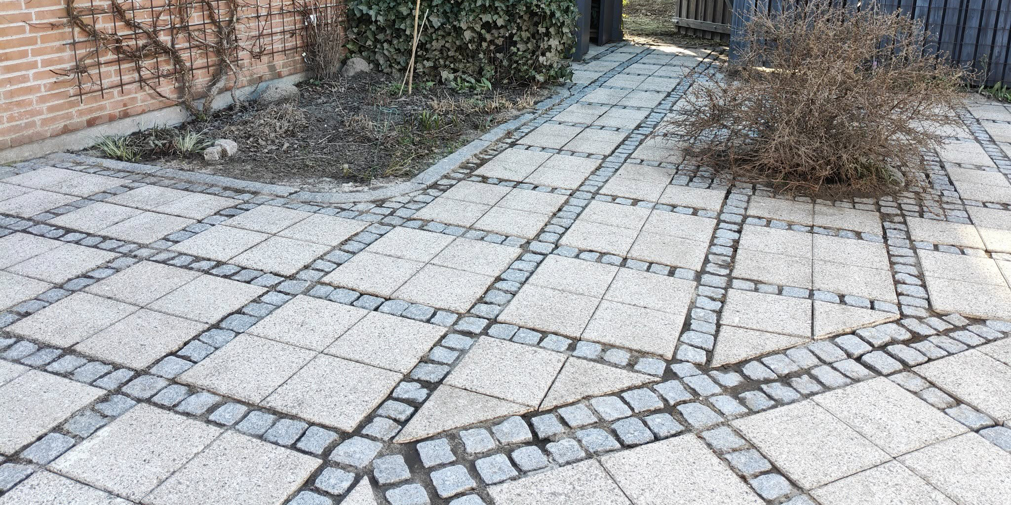 Beskæring, algebehandling, terrasserens, fliser, flise, ny